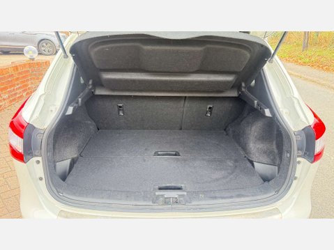 Nissan Qashqai 1.2 Qashqai N-Connecta DiG-T CVT 5dr 11