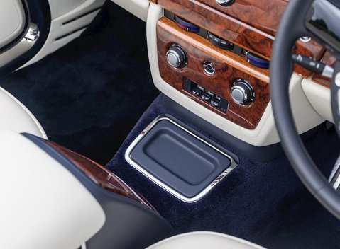 Rolls-Royce Phantom Drophead Coupe 24