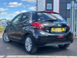 Peugeot 208 1.2 PureTech Signature Hatchback 5dr Petrol Manual Euro 6 (s/s) (82 ps) 9