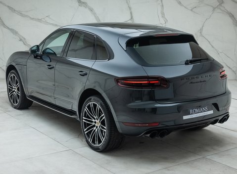 Porsche Macan TURBO 12