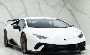Lamborghini Huracan LP640-4 Performante 1