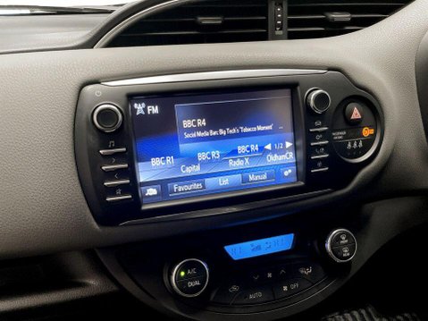Toyota Yaris 1.5 VVT-h Icon Hatchback 5dr Petrol Hybrid E-CVT Euro 6 (s/s) (100 ps) Air 16