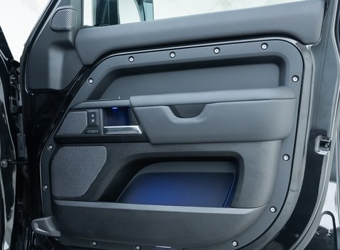 Land Rover Defender 110 V8 23