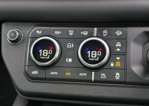 Land Rover Defender 2.0 Defender X-Dynamic HSE Auto 4WD 5dr 30