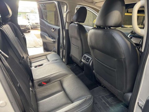 Nissan Navara 2.3 Navara Tekna dCi Auto 4WD 5dr 6