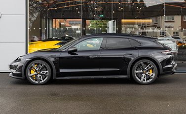 Porsche Taycan TURBO S CROSS TURISMO 3