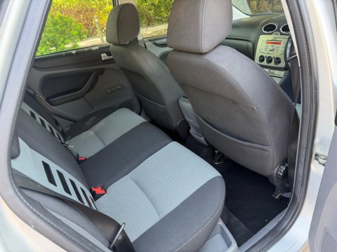 Ford Focus 1.6 TDCi DPF Zetec 5dr 19