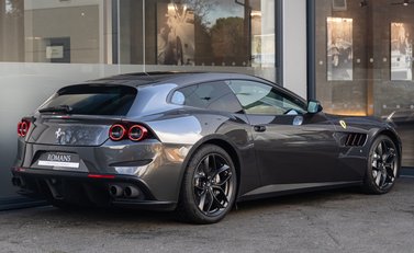 Ferrari GTC4 Lusso T 4