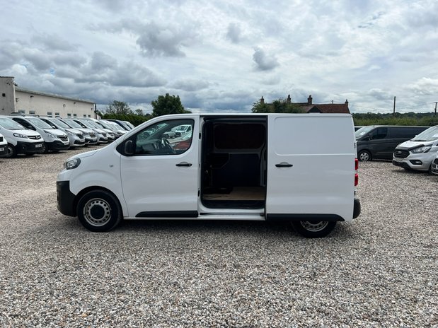 Peugeot Expert MWB L2H1 Professional 2700 Air Con Sensors Tow Bar EURO 6 NO VAT 13