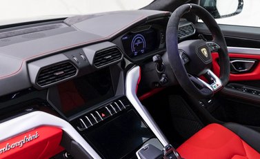 Lamborghini Urus 17