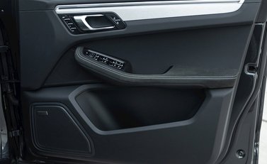 Porsche Macan GTS 22
