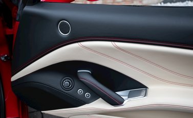 Ferrari California T HS 21