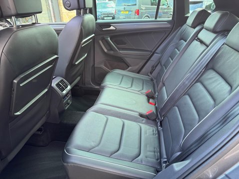 Volkswagen Tiguan R-LINE TECH TSI 4MOTION DSG 26