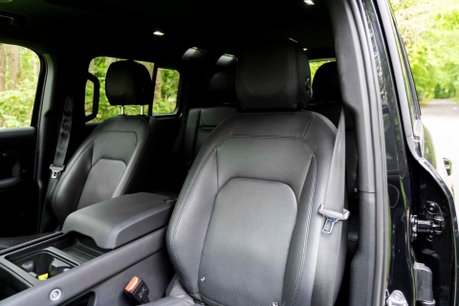 Land Rover Defender 110 HARD TOP SE. VAT Q. REAR SEAT CONVERSION. 22S. HUD. 4