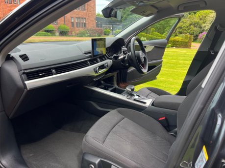 Audi A4 AVANT TFSI TECHNIK MHEV 10