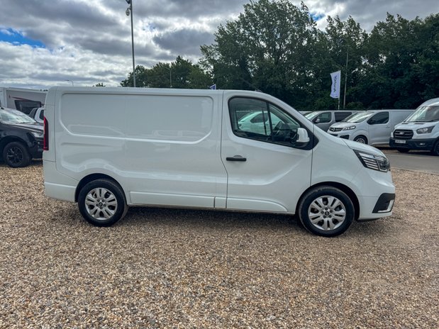 Renault Trafic AUTO SWB L1H1 Low Roof LL31 Air Con Alloys Cruise Nav EURO 6 4