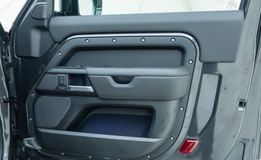 Land Rover Defender 90 V8 Carpathian Edition 23