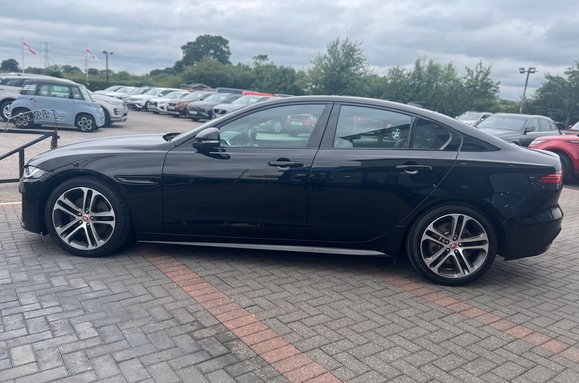 Jaguar XE R-DYNAMIC SE AUTO 10