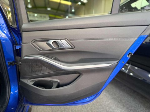 BMW 3 Series 2.0 330e 12kWh M Sport Saloon 4dr Petrol Plug-in Hybrid Auto Euro 6 (s/s) ( 59