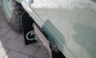 Land Rover Defender 90 Heritage Hard Top 22