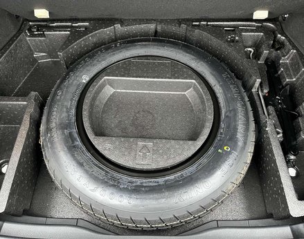 Toyota C-HR 1.8 C-HR-Dynamic HEV CVT 5dr 71