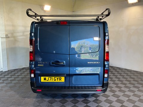 Renault Trafic 2.0 dCi ENERGY 28 Sport SWB Standard Roof Euro 6 (s/s) 5dr 5