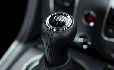 Aston Martin V12 Vantage S 18