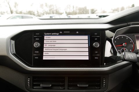 Volkswagen T-Cross ACTIVE TSI DSG 33