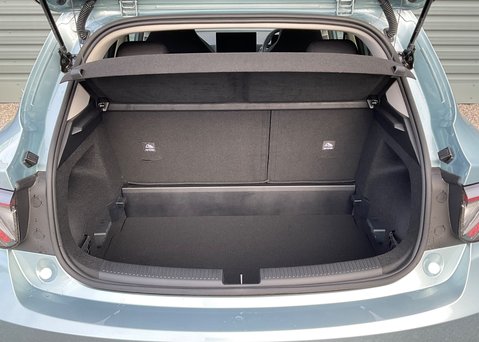 MG MG4 EV URBAN PREMIUM LONG RANGE 10