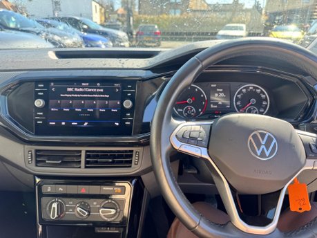 Volkswagen T-Cross SE TSI 9