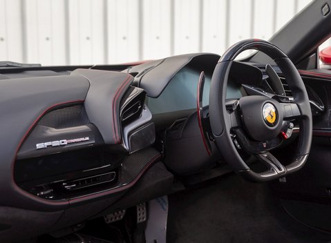 Ferrari SF90 Stradale 15