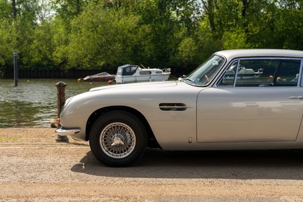 Aston Martin DB6 22