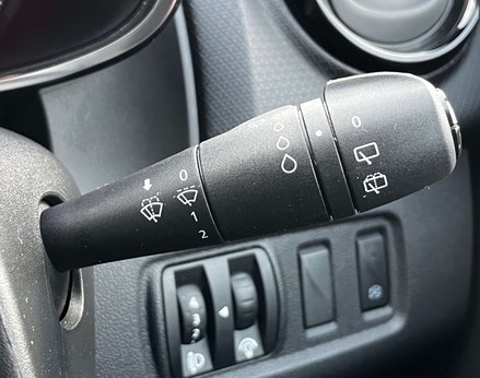 Renault Clio 0.9 Clio Iconic TCe 5dr 48