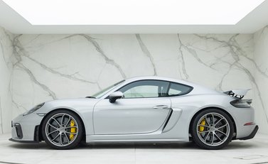 Porsche 718 Cayman GT4 2