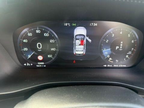 Volvo XC40 2.0 T4 R-Design Auto AWD Euro 6 (s/s) 5dr 29