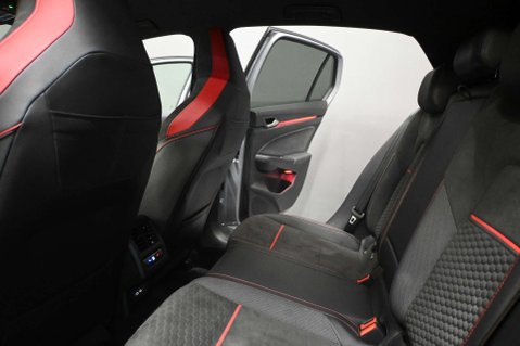 Volkswagen Golf 2.0 Golf Clubsport GTi TSi Semi-Auto 5dr 17