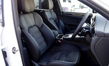 Porsche Macan GTS 15