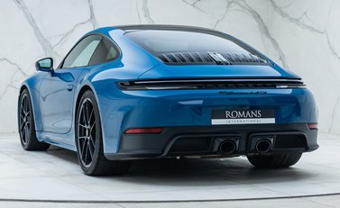 Porsche 911 Carrera 4 GTS (992.2) 10