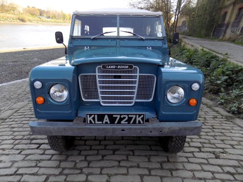 Land Rover 88 Series 111 Petrol + 7 Seats 28