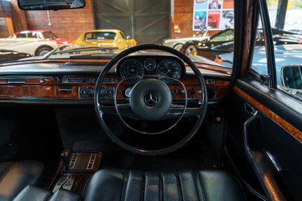 Mercedes-Benz 300 SEL 3.5 8