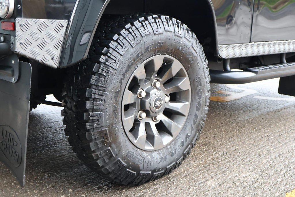 Land Rover Defender  LXV 65TH ANNIVERSARY HARD TOP only 150 made  extensive Landrover History  26