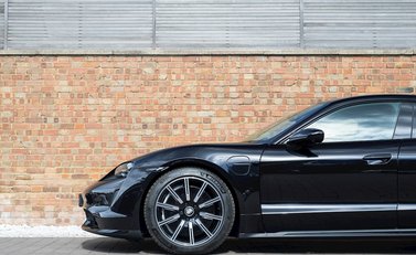 Porsche Taycan Turbo 29