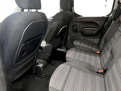 Vauxhall Combo Life 50kWh Design MPV 5dr Electric Auto (7.4kW Charger) (136 ps) Sat Nav 20