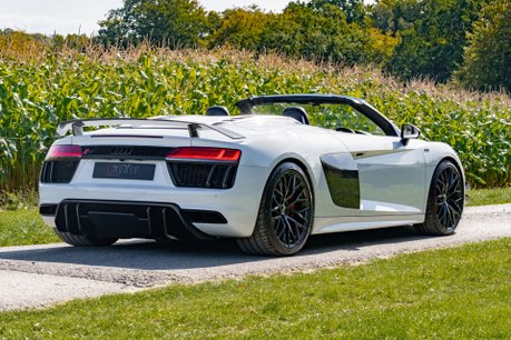 Audi R8 5.2 R8 Spyder Quattro V10 Semi-Auto 4WD 2dr