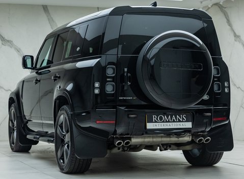 Land Rover Defender 110 V8 Bond Edition 10