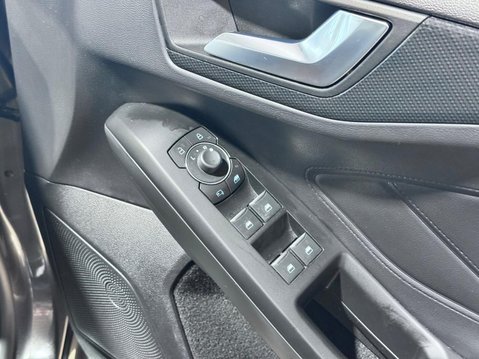 Ford Focus 1.0T EcoBoost ST-Line Euro 6 (s/s) 5dr 24