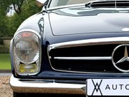 Mercedes-Benz SL Series 280 SL 16