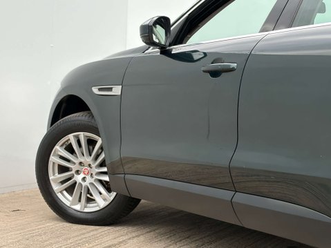Jaguar F-Pace 2.0 F-PACE Portfolio AWD i Auto 4WD 5dr 46