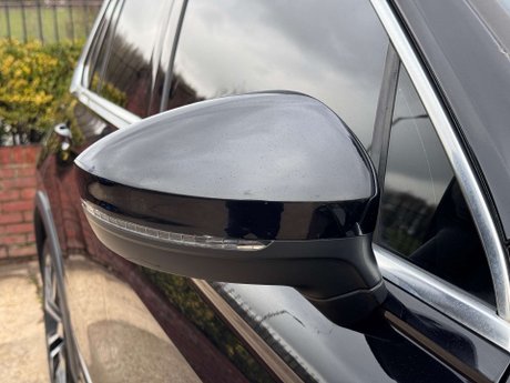 Volkswagen Tiguan 2.0 Tiguan R-Line TDI BlueMotion Technology 4Motion Semi-Auto 4WD 5dr 56