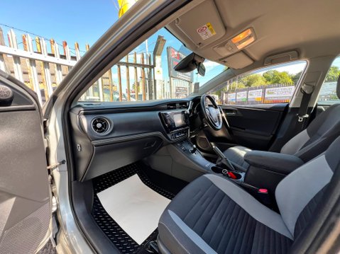 Toyota Auris VVT-I ICON TECH TOURING SPORTS 57